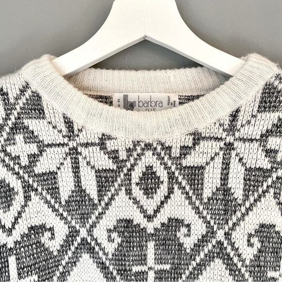 Vintage Gray and White Cozy Knit Sweater - Picture 2 of 11